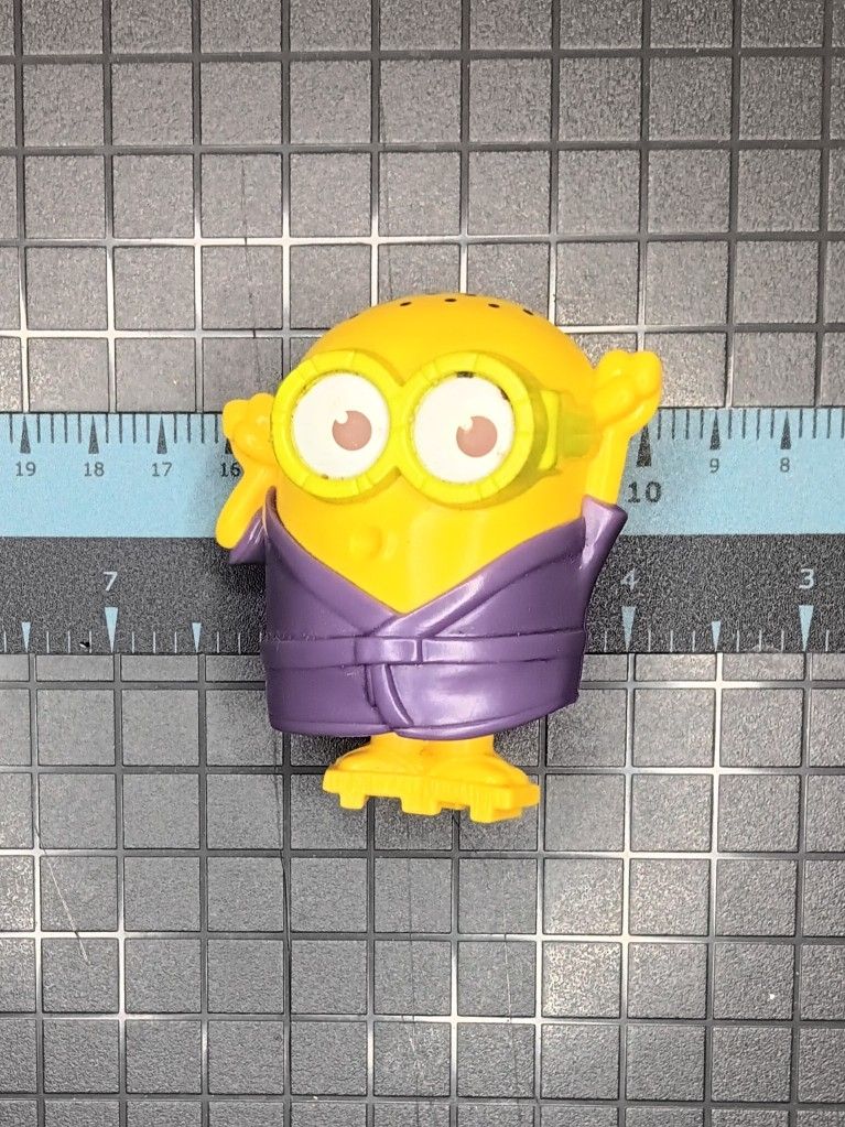 TALKING MARTIAL ARTS MINION | MINIONS #04 | ILLUMINATIONS MCDONALDS 2015 | USED
