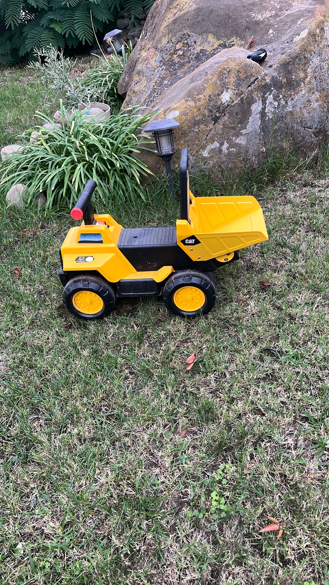 Cat Play and Ride Dump Truck