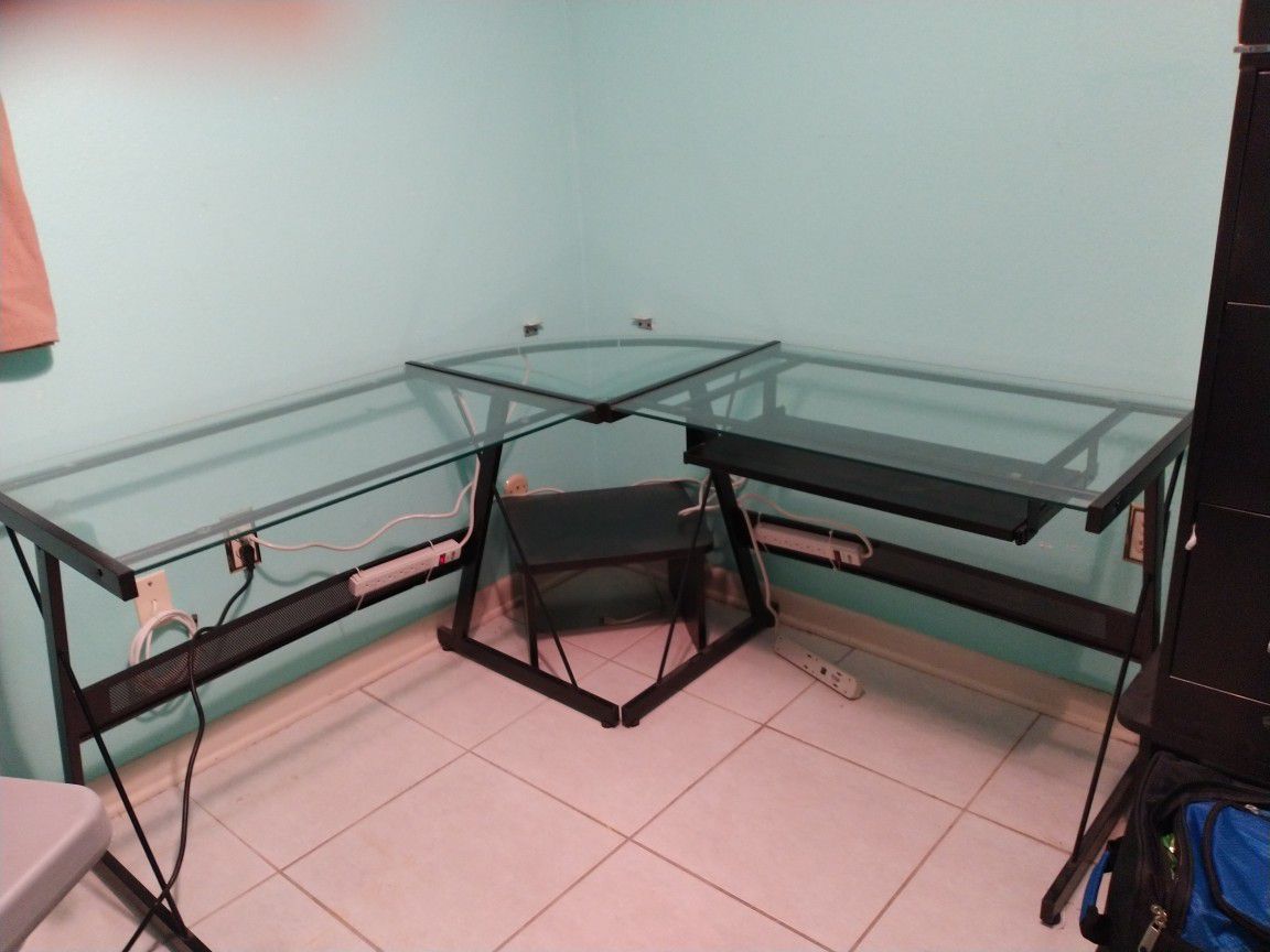 Corner Desk . Glass And Black Aluminum