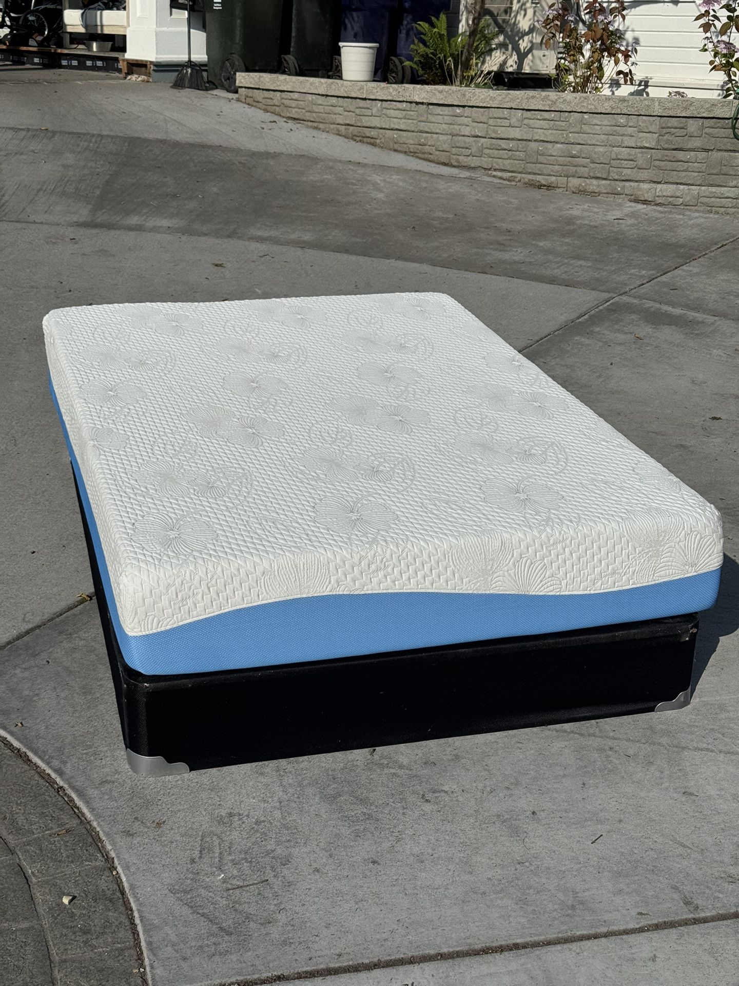 NEVER USED Full Mattress & Box Spring