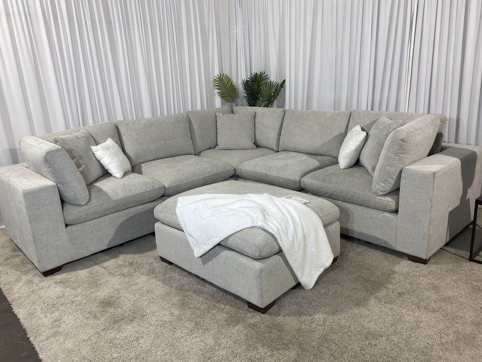 Thomasville Lowell 6-piece Modular Sectional Couch