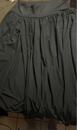 Halara black flowy/midi-style skirt, size 1X (regular)
