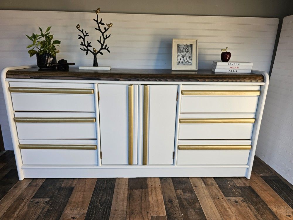 Solid Wood 9 Drawers Dresser. Upgraded with New Paint Semi Gloss Simple White & Evony Stain On Top