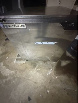 BEVERAGE-AIR cooler never really been used good a new