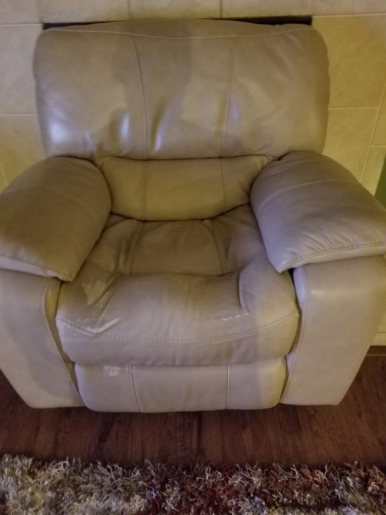 Great recliner. FREE!! . You haul.