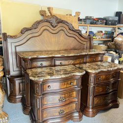 King Bedroom Set Like New 