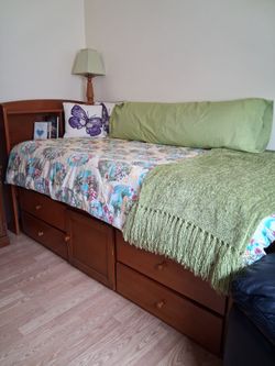 Twin Bed**Pottery Barn**With Book Shelf as Head Board & Storage