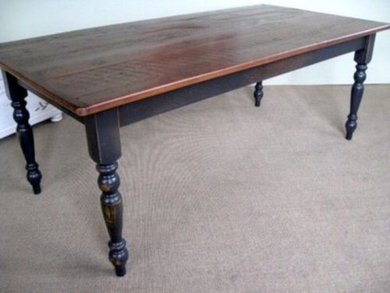 Kuolin Dining Table