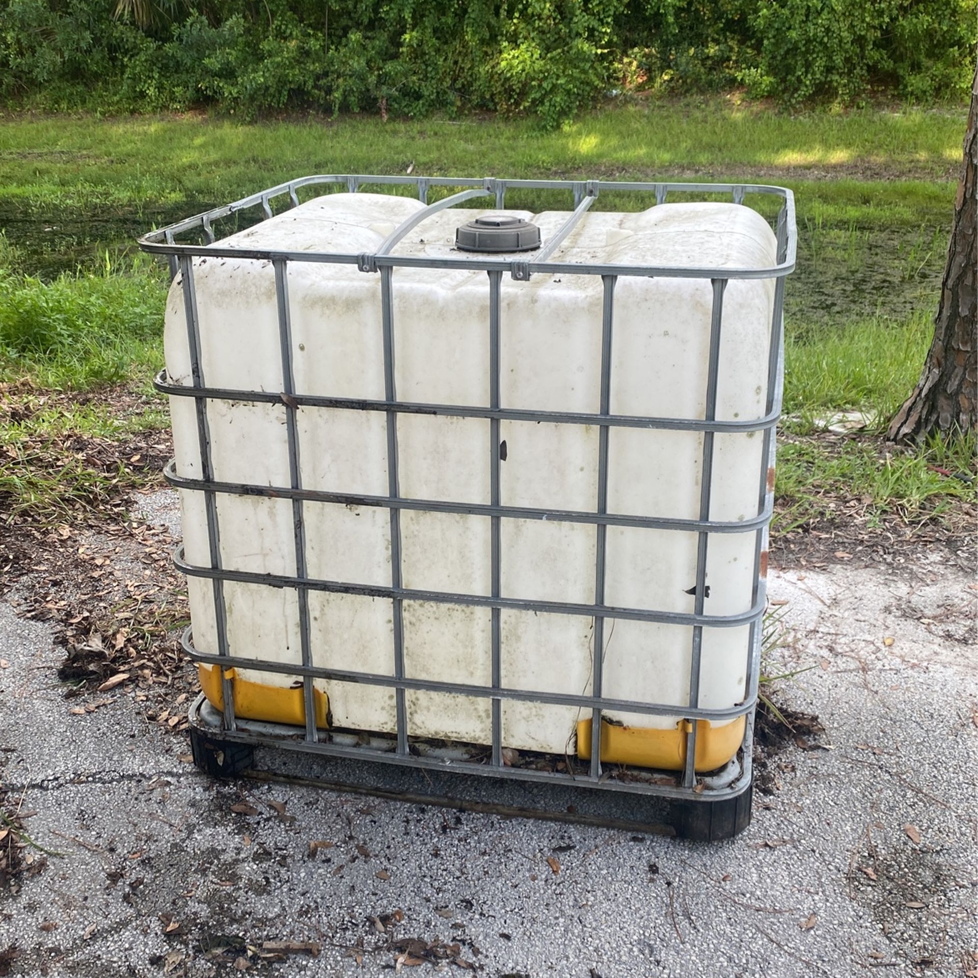 Water Container 1000 Galons