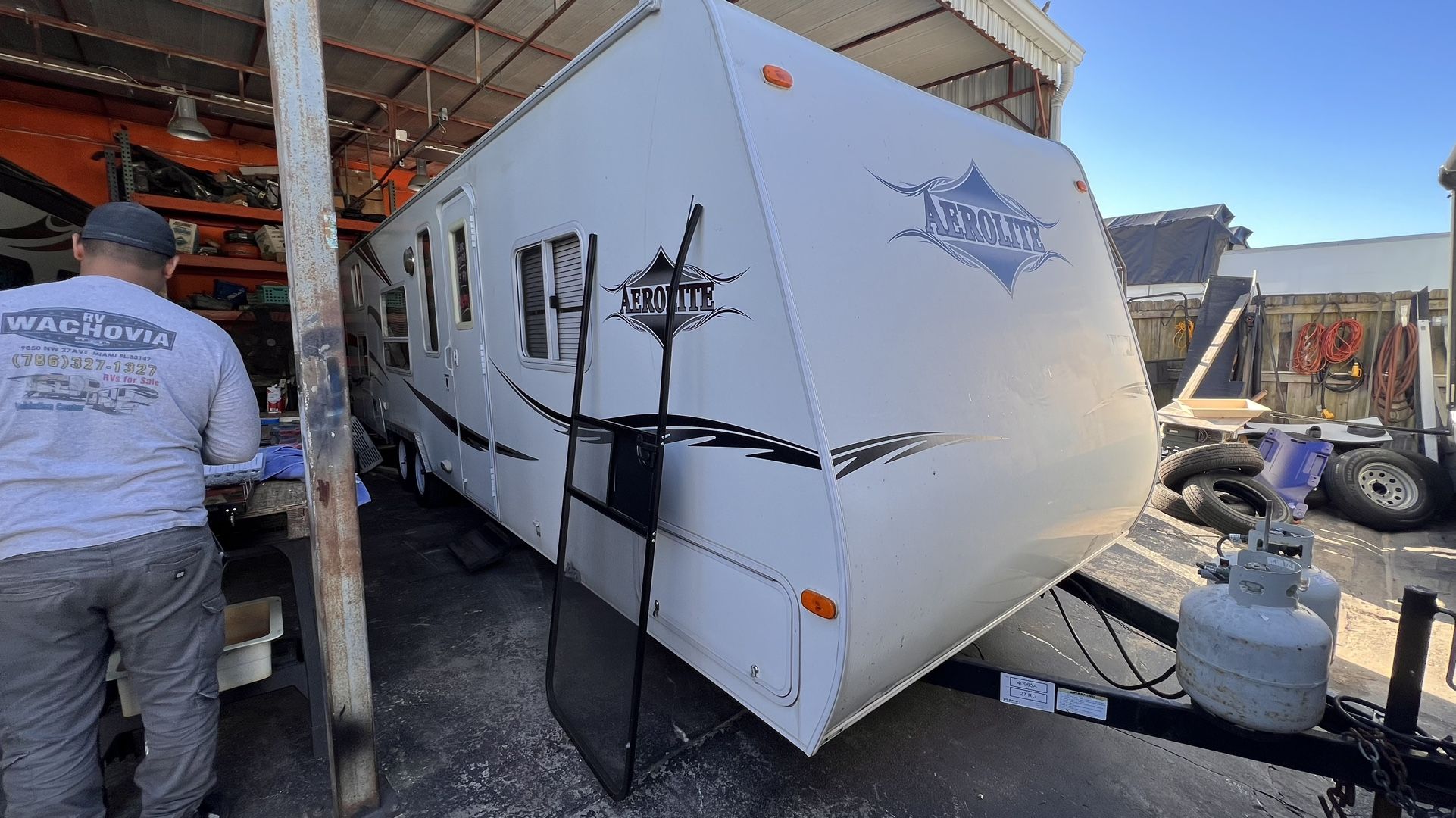 Rv Trailer 2009 De 30 Pies Dos Cuartos Ubicado 9850 Nw 27 Ave Miami Fl 33147 O 786:327:1327