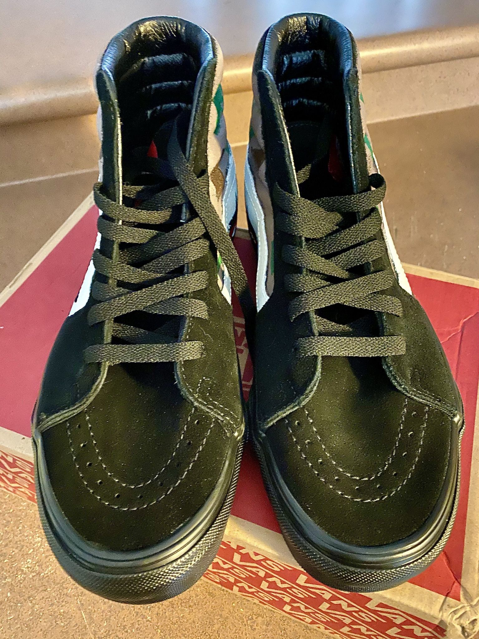 Men’s Vans Shoes 👟 *Size 8* {NEW}