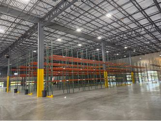 Industrial pallet racking beams uprights wire decks teardrop
