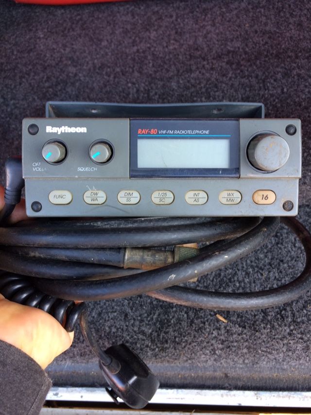 Raytheon Ray 80 VHF Fm Radiotelephone Marine Radio