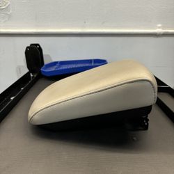 Infiniti G35 Coupe Arm Rest