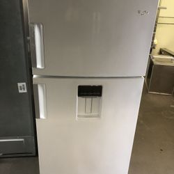 Whirlpool 33” Top Freezer Refrigerator With Water And Ice Dispenser 