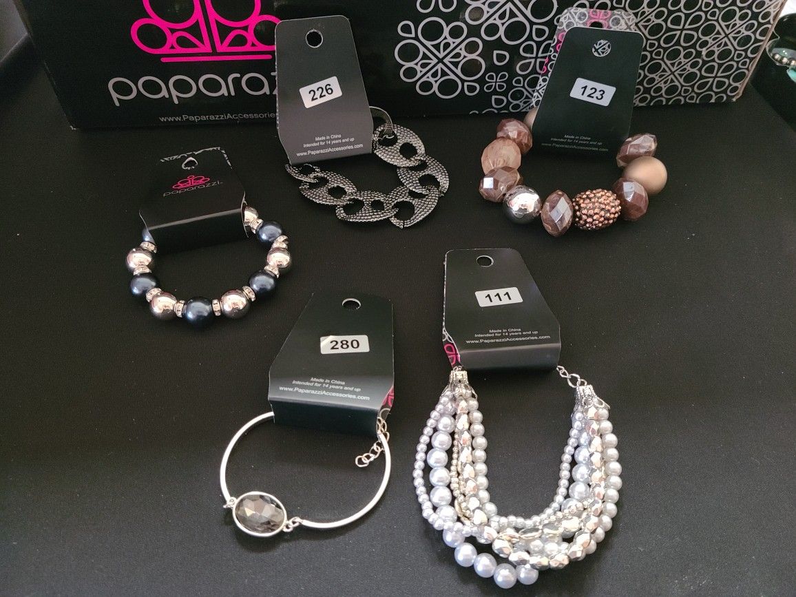 Bracelets /pulseras.