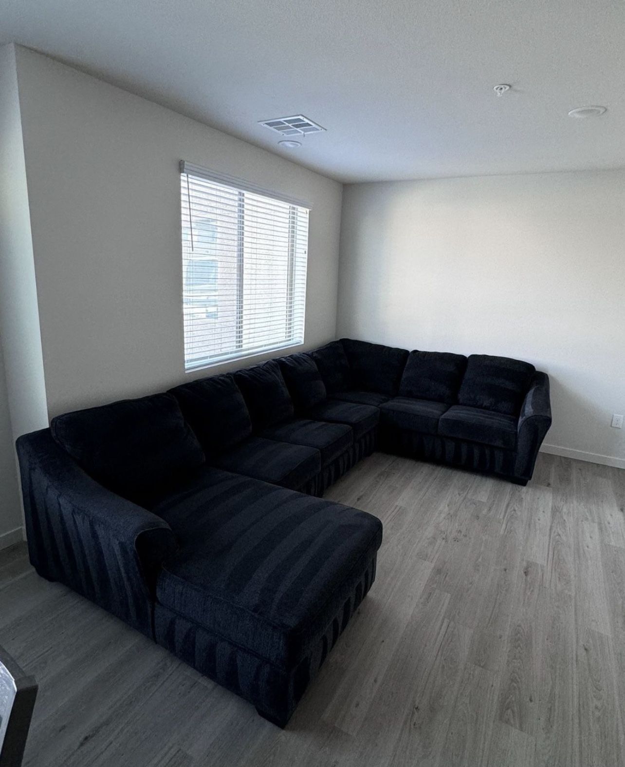 Ashley Sectional Couch-FREE DELIVERY 