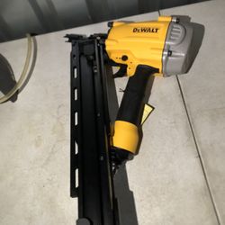 Pneumatic 28-Degree Framing Nailer