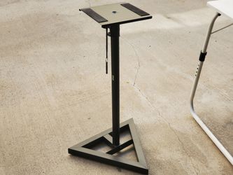 Speaker stand