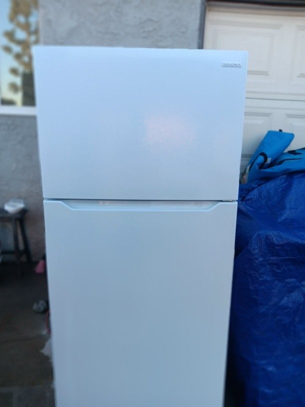 $$$$$$$$ REFRIGERATOR INSIGNIA 2018 $$$$$"""