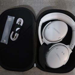 White Bose Quiet Comfort Headphones