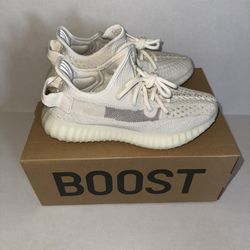 yeezy boost 350 v2 white Size 4.5