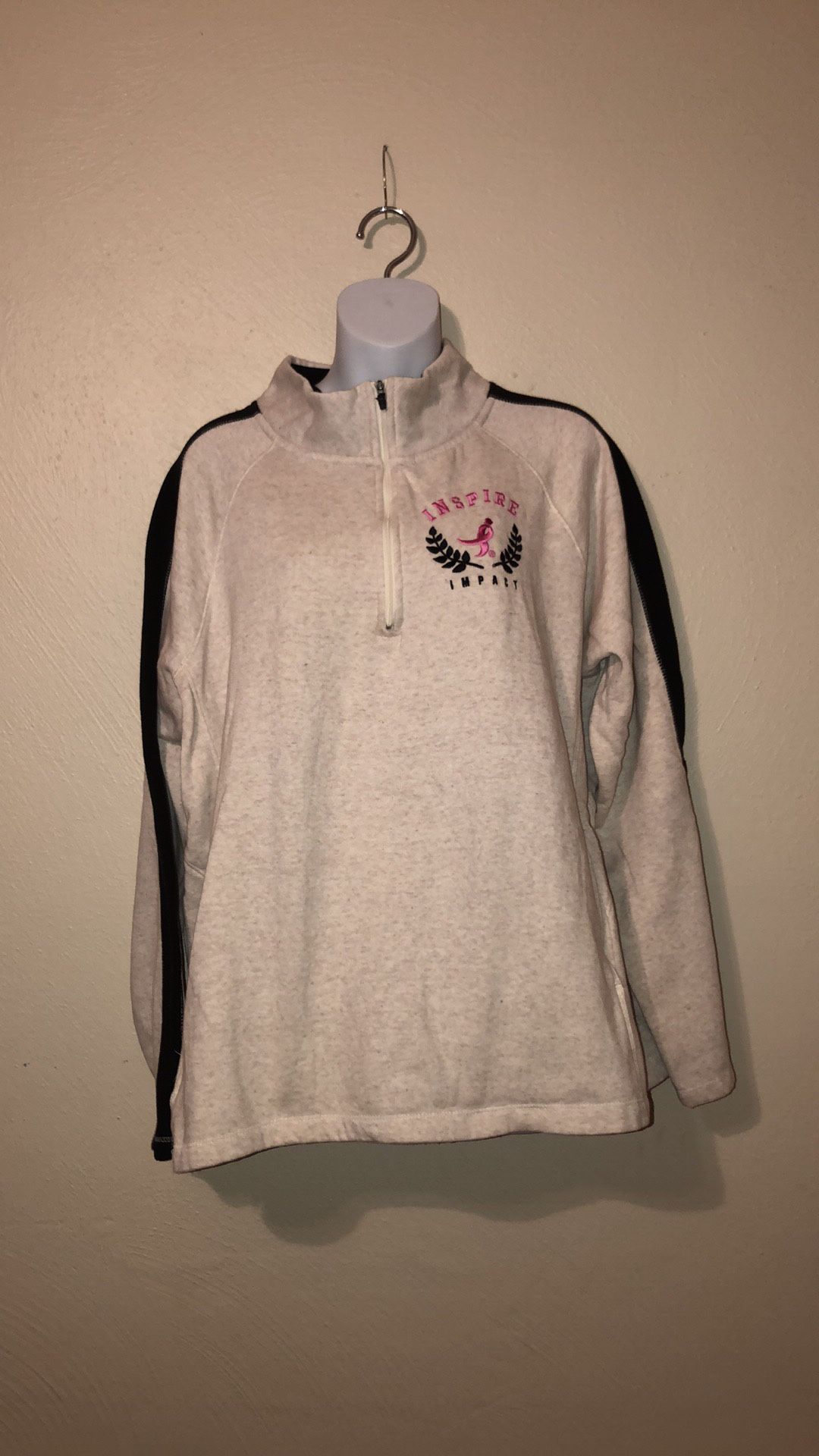 Size 3x breast cancer sweatshirt with pockets. Washed but never worn