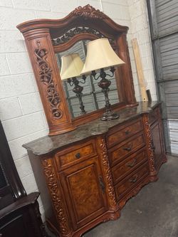 Stunning dresser with mirror