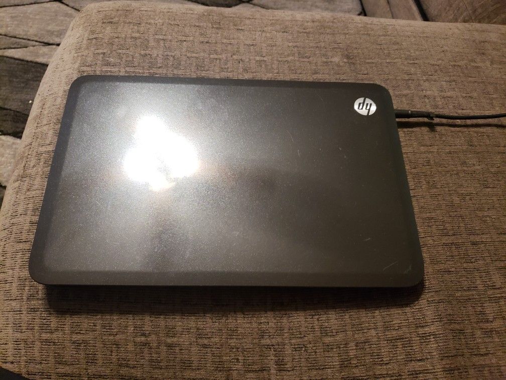 Hp windows 8 with charger and bag