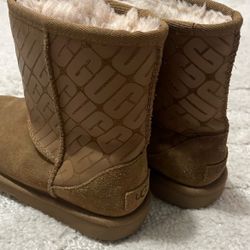 Ugg Classic Logo Boots 