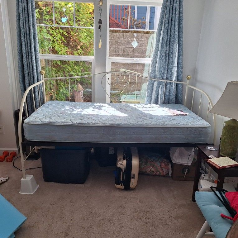 Day Bed For Sale