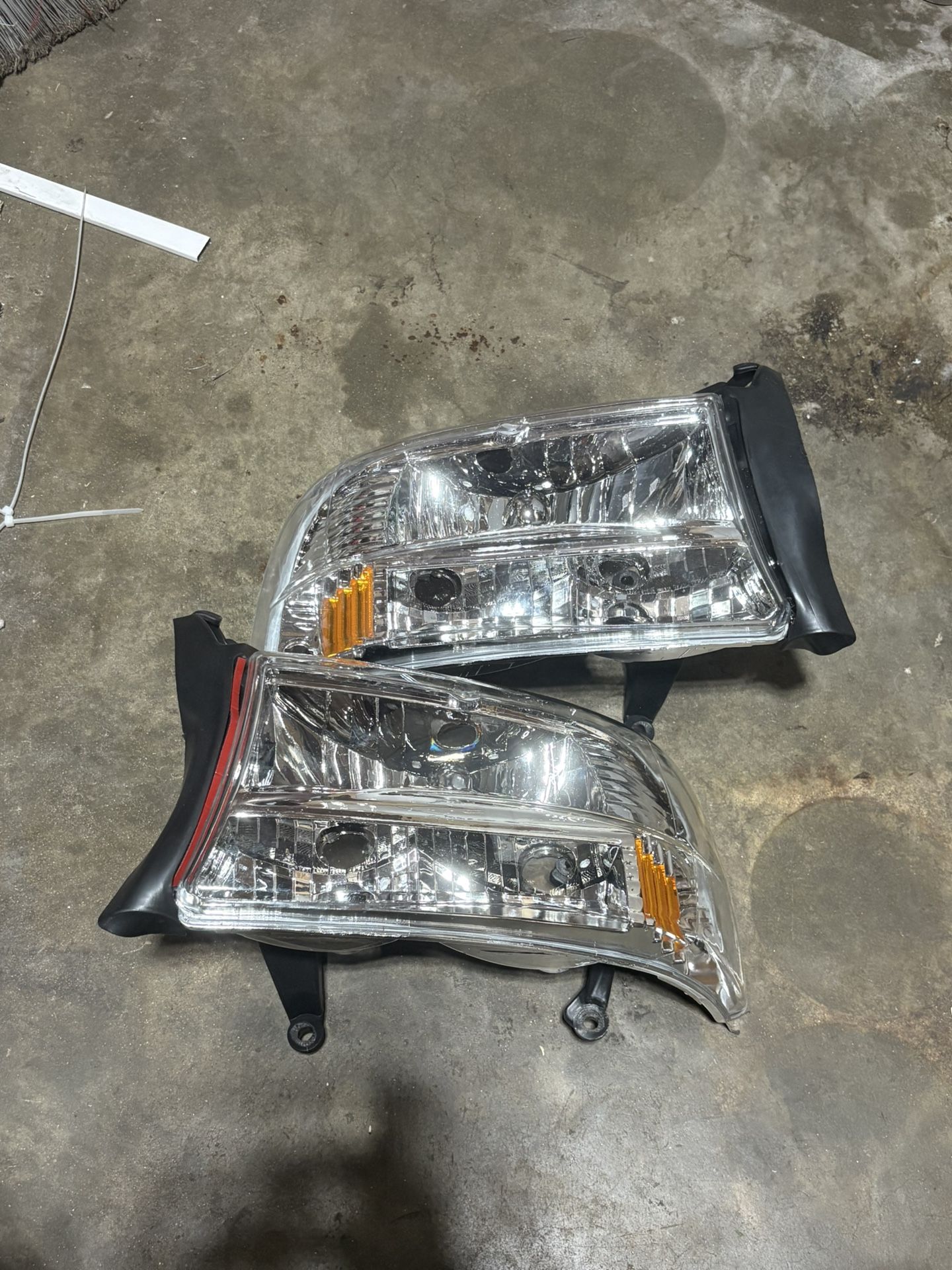 97-04 Dodge Dakota / 98-03 Dodge Durango Headlights Chrome Amber