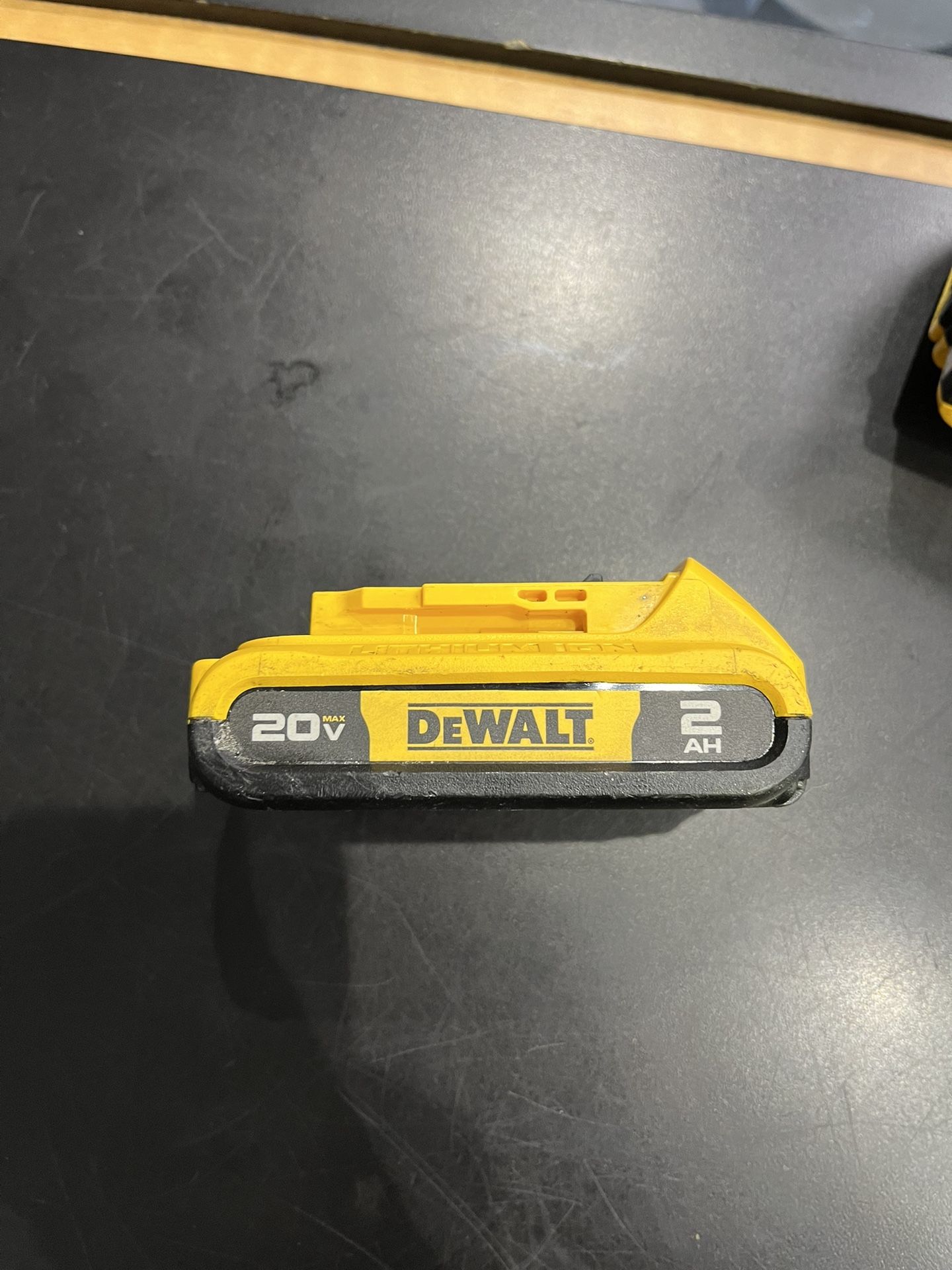 DEWALT 20v. 2Ah Battery (846170-14)