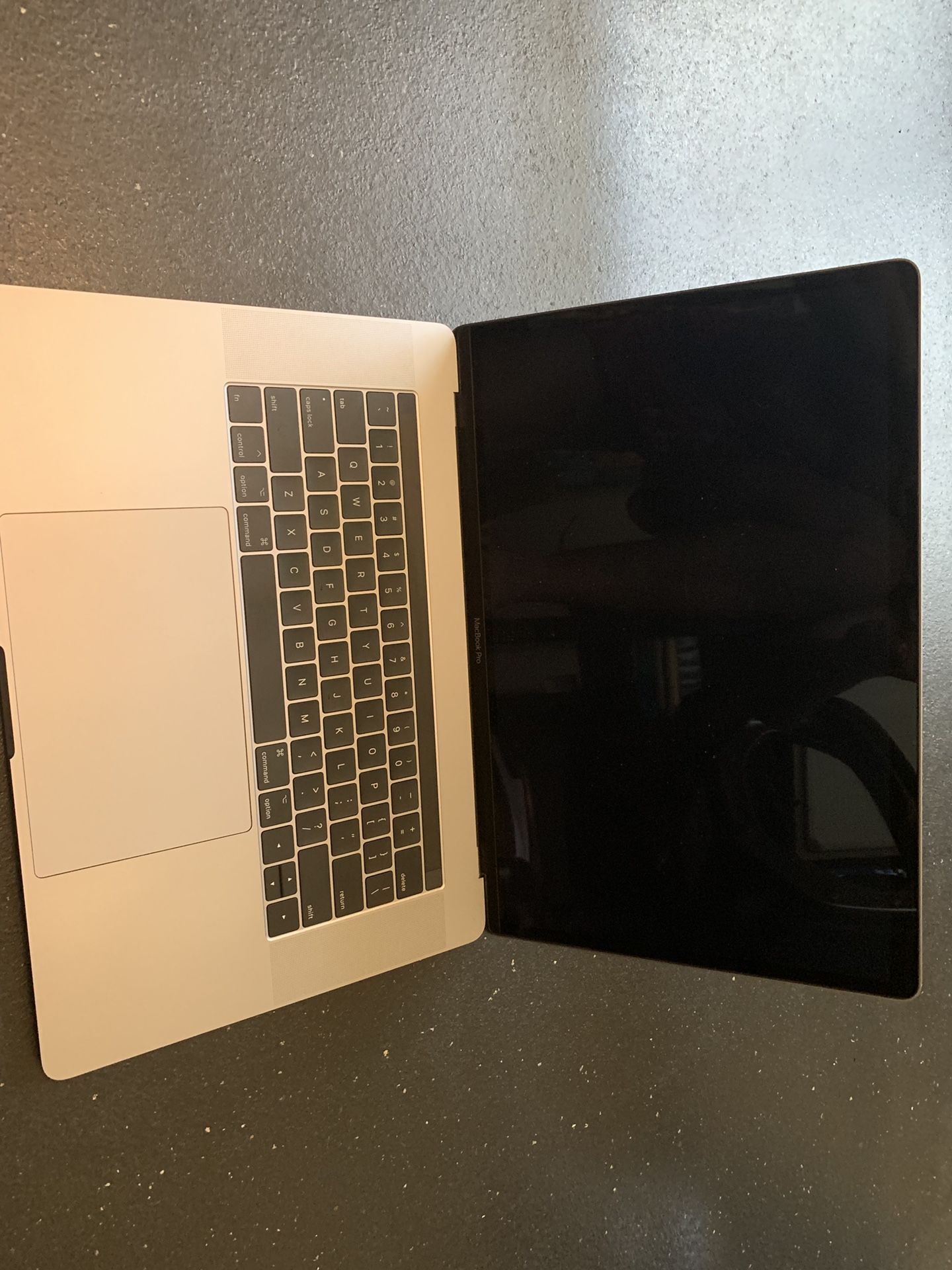 Apple MacBook Pro 15” Gray, i7, 512gb 16gb ram