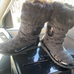 “ JOYOUS” Coach Fur Boots: Ladies Size 9B ( Good Condition )