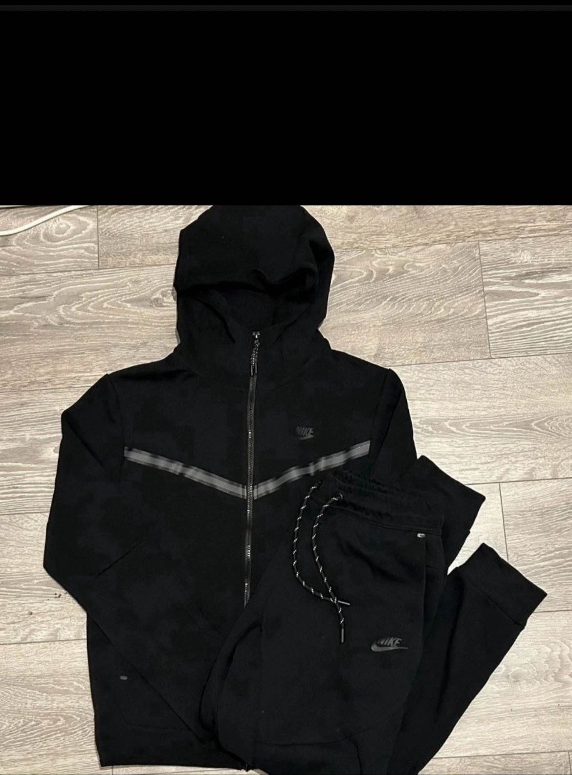 Nike Tech Fleece Set (Black)