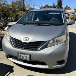 Toyota  Sienna Van 2011