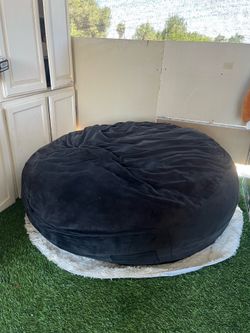 Big black jumbo beanbag
