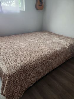 Cama tamaño Queen size,Base y colchon