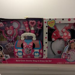 Disney Junior's Minnie Mouse Bow-Care Doctor Bag Set, Dress Up and Pretend Play set