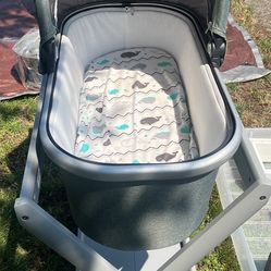 Uppa Baby Basinet With Stand 
