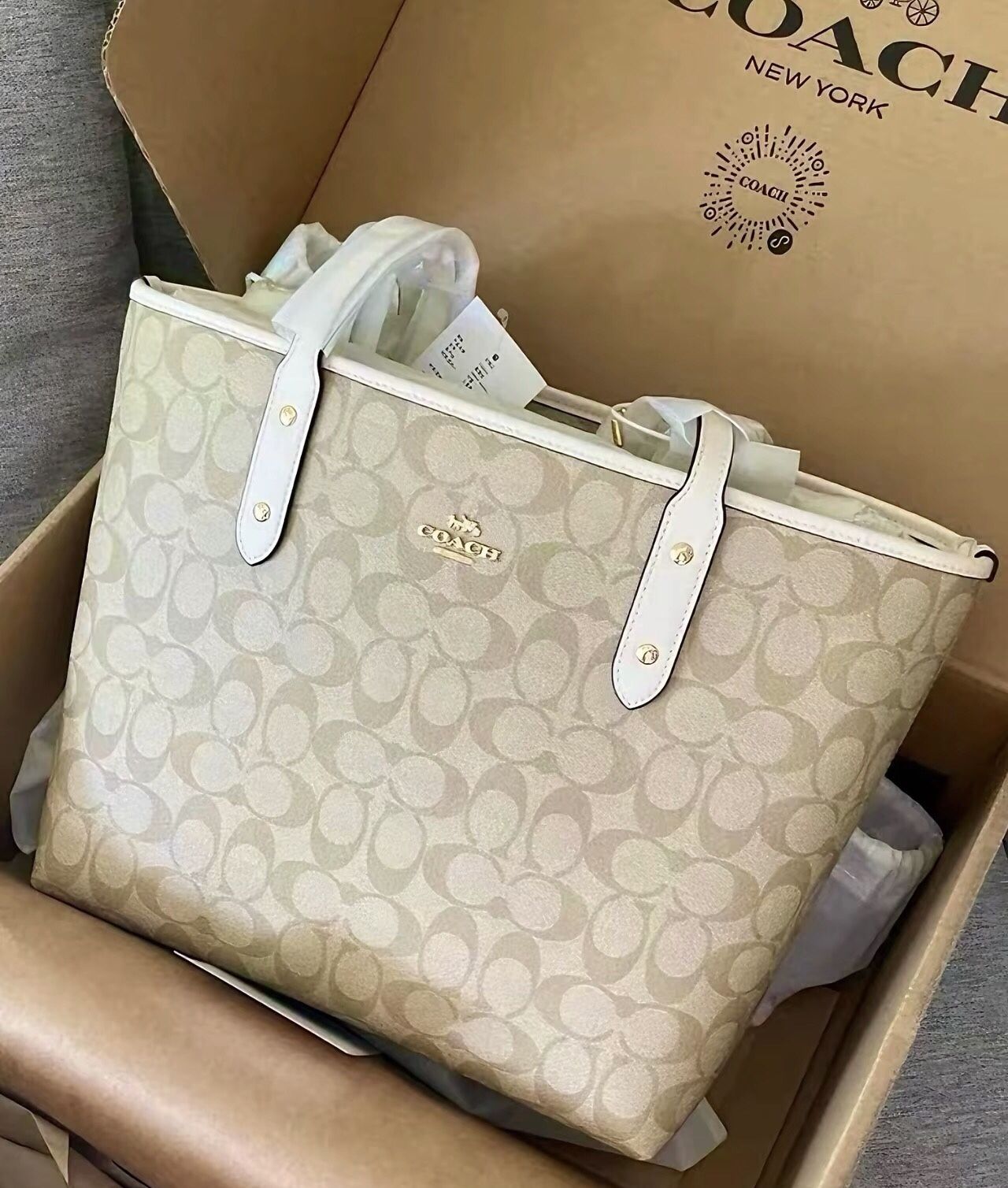 Fashionable Tote Bag