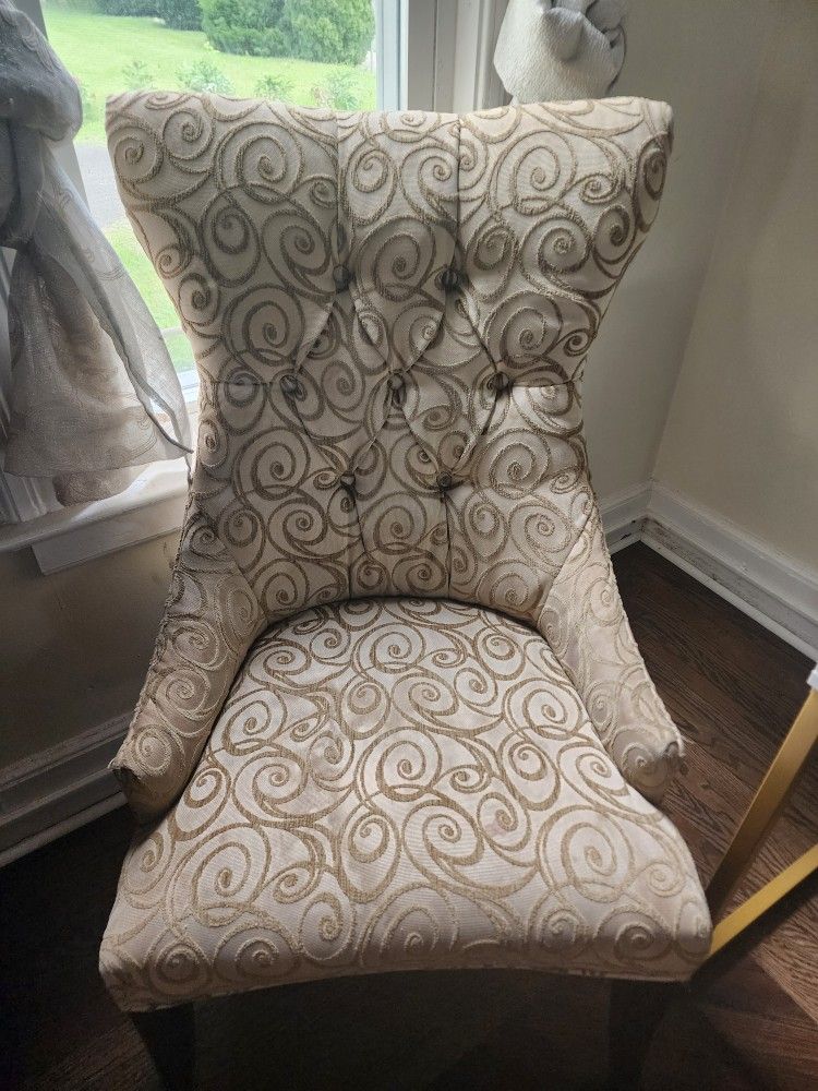 8 Tufted Chairs 