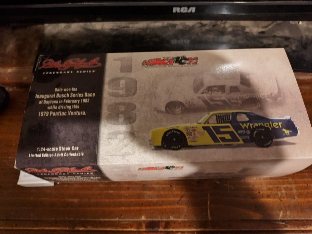 Dale Earnhardt 1:24 Scale Stock Car