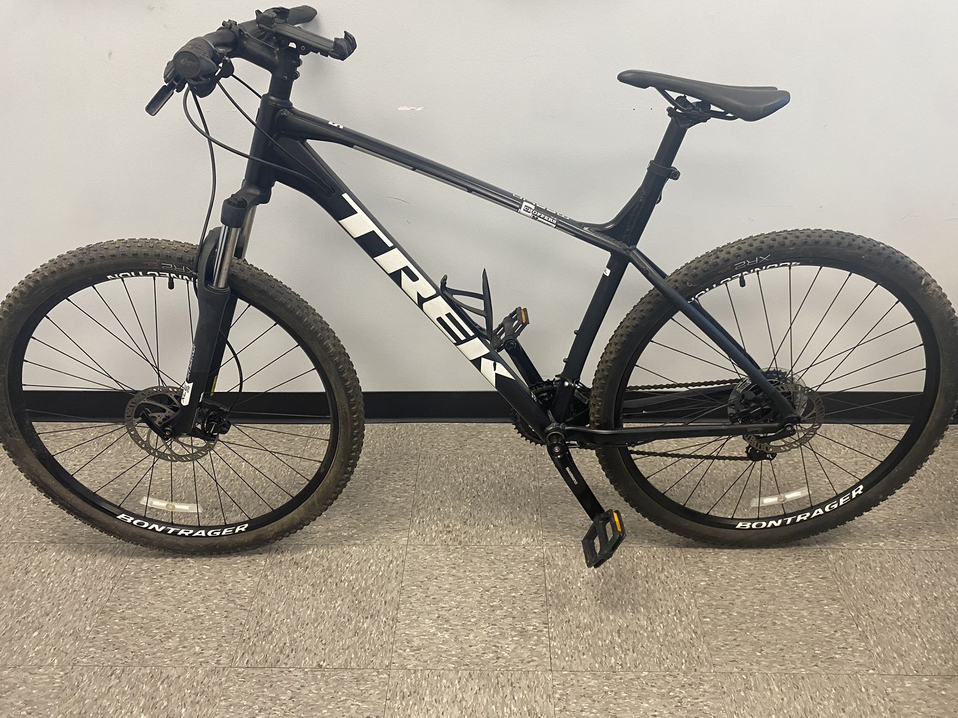 Trek Marlin 5 XXL Mountain Bike Helmet Included