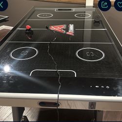 Electronic scoring air hockey table in good working order