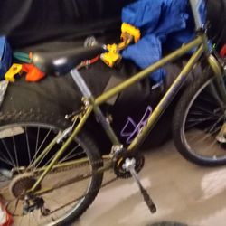 Trek 820  Mountain Bike 