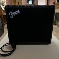 Fender Mustang LT25 Amplifier. ( built-in effects )