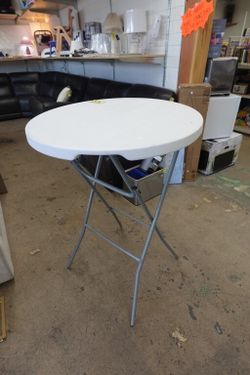 Flash Furniture Elon 2.6′ Round Plastic Folding Bar Height Table
