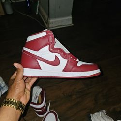Air Jordan 1 Retro High OG 'Artisanal Red' 9.5